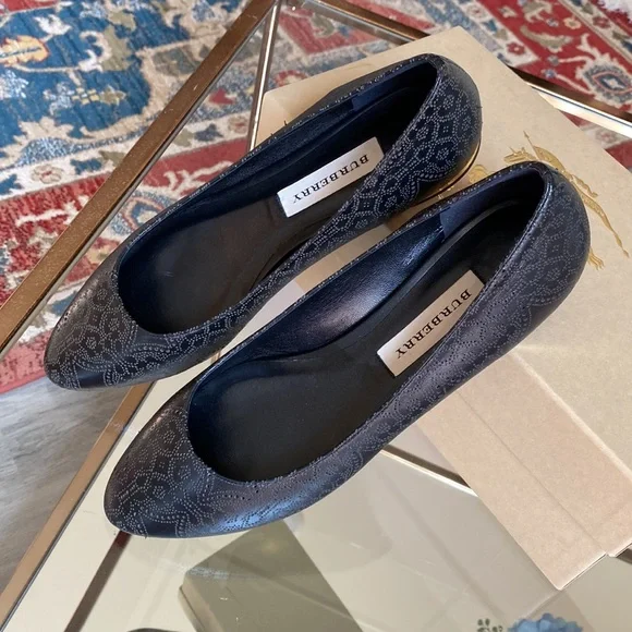 Authentic Burberry flat shoes - Picture 6 of 13